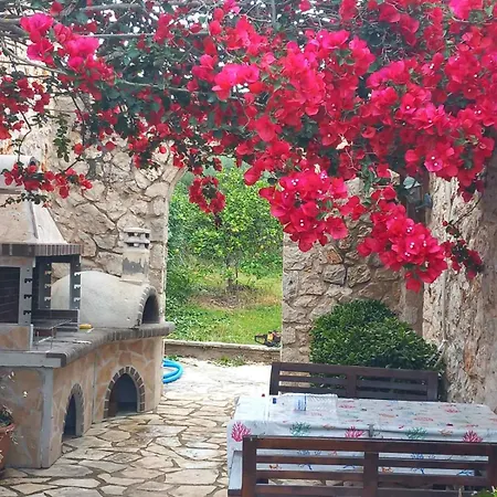 Dioni Villa *